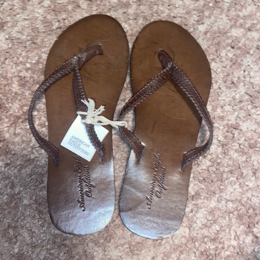 New with Tag Womens Size 7 Brown Flip Flops